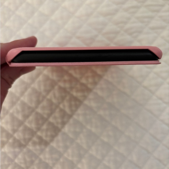 Kindle (11th Generation, 2024 Release)
AND pink case - Picture 5 of 5